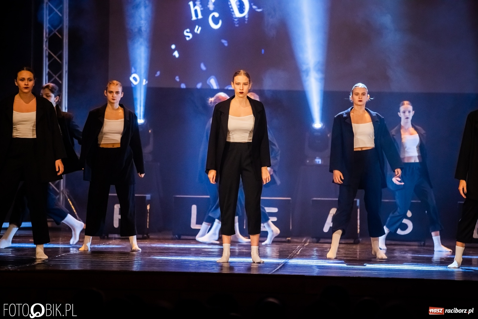 Zdjęcie w galerii na portalu naszraciborz.pl: Jubileuszowa gala zespołu tanecznego Skaza w Raciborskim Centrum Kultury wiadomości z regionu