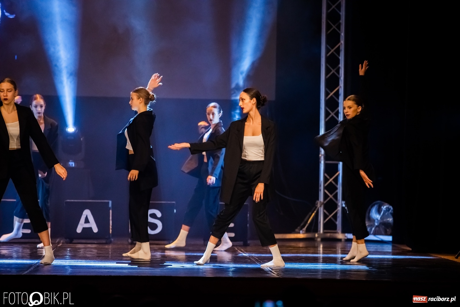 Zdjęcie w galerii na portalu naszraciborz.pl: Jubileuszowa gala zespołu tanecznego Skaza w Raciborskim Centrum Kultury wiadomości z regionu