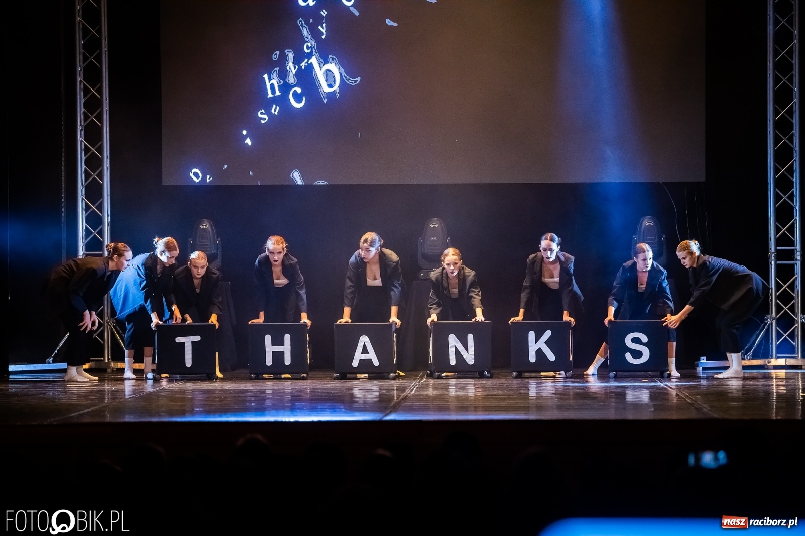 Zdjęcie w galerii na portalu naszraciborz.pl: Jubileuszowa gala zespołu tanecznego Skaza w Raciborskim Centrum Kultury wiadomości z regionu