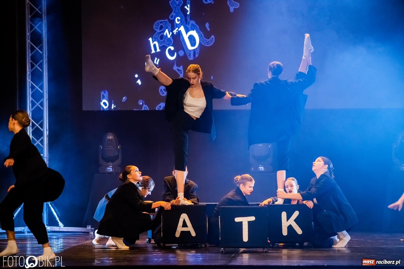 Zdjęcie w galerii na portalu naszraciborz.pl: Jubileuszowa gala zespołu tanecznego Skaza w Raciborskim Centrum Kultury wiadomości z regionu