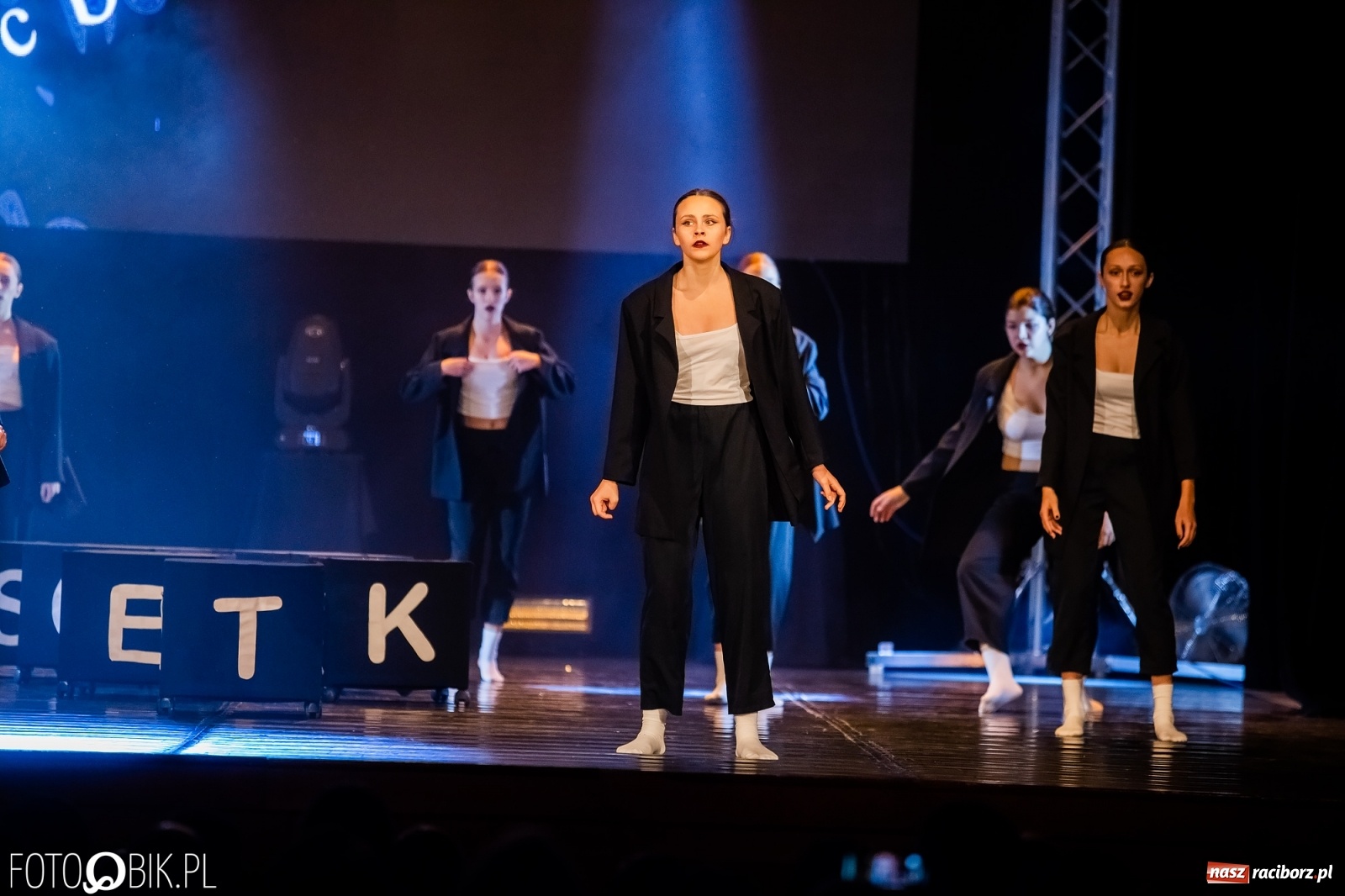 Zdjęcie w galerii na portalu naszraciborz.pl: Jubileuszowa gala zespołu tanecznego Skaza w Raciborskim Centrum Kultury wiadomości z regionu