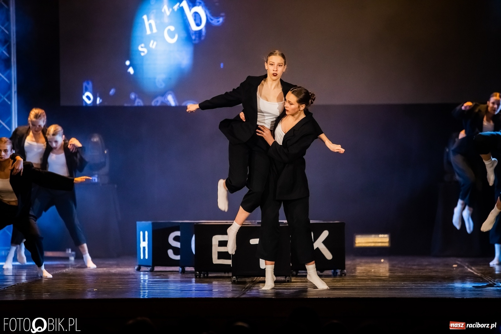 Zdjęcie w galerii na portalu naszraciborz.pl: Jubileuszowa gala zespołu tanecznego Skaza w Raciborskim Centrum Kultury wiadomości z regionu