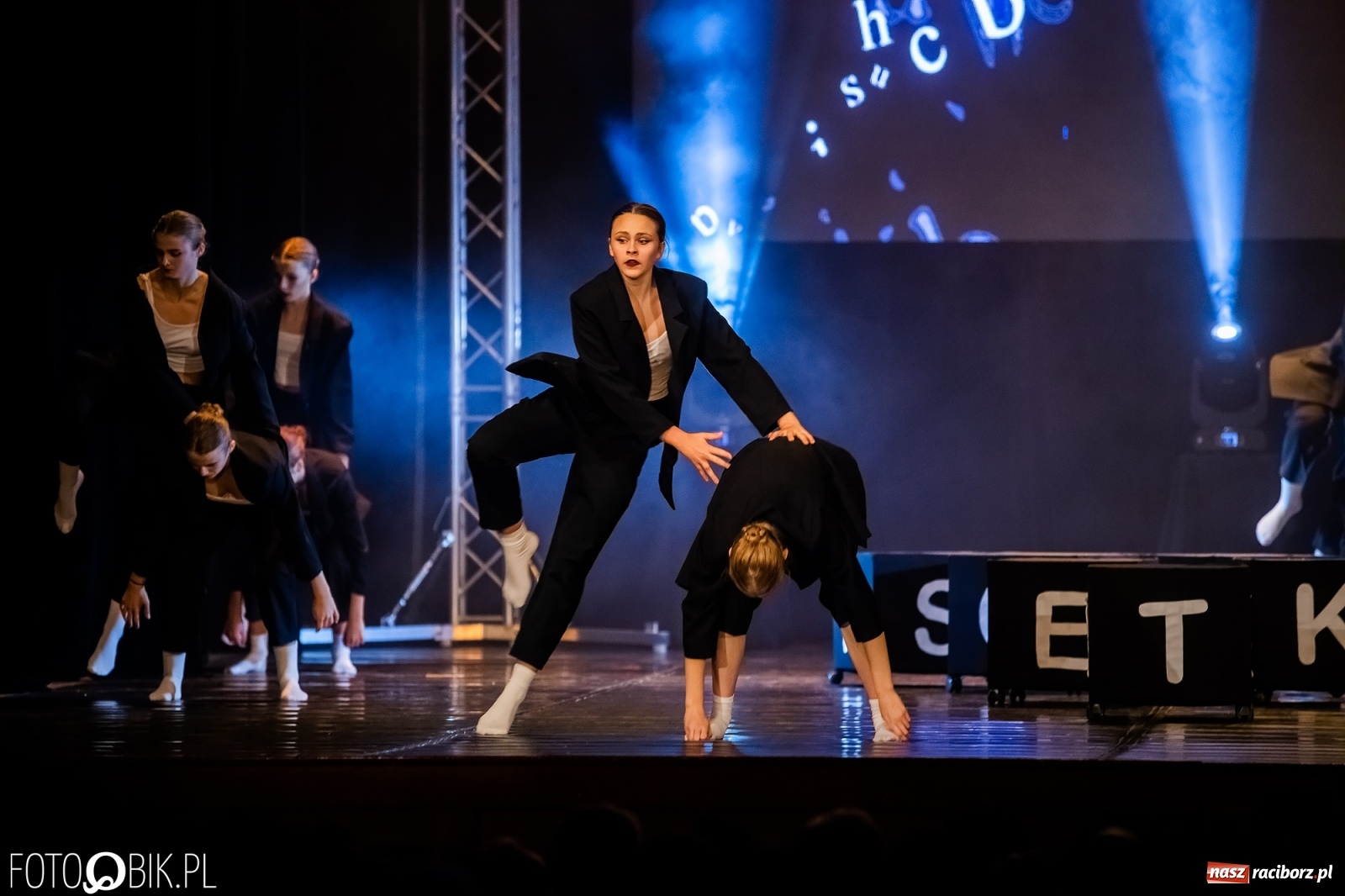 Zdjęcie w galerii na portalu naszraciborz.pl: Jubileuszowa gala zespołu tanecznego Skaza w Raciborskim Centrum Kultury wiadomości z regionu