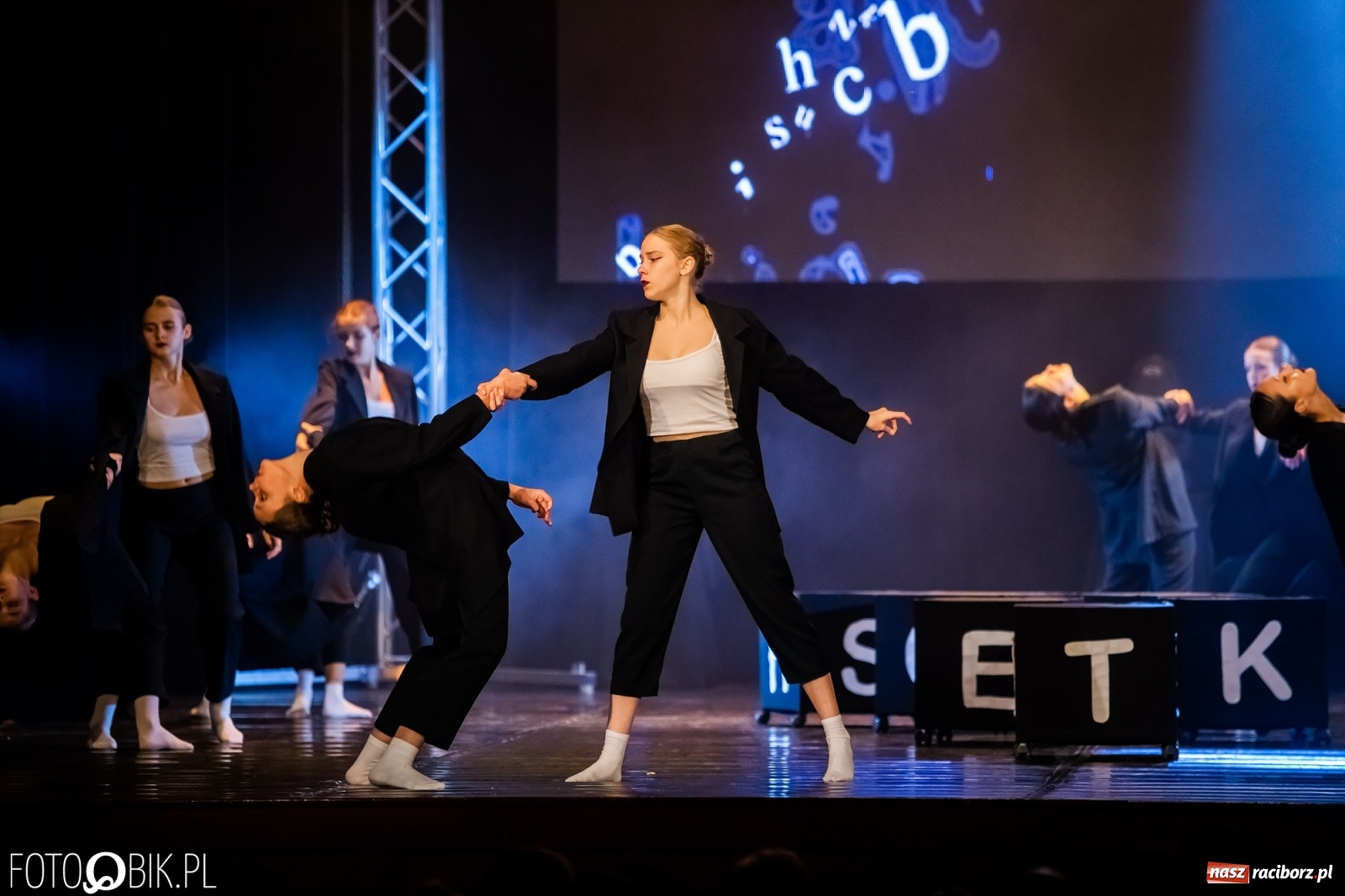 Zdjęcie w galerii na portalu naszraciborz.pl: Jubileuszowa gala zespołu tanecznego Skaza w Raciborskim Centrum Kultury wiadomości z regionu