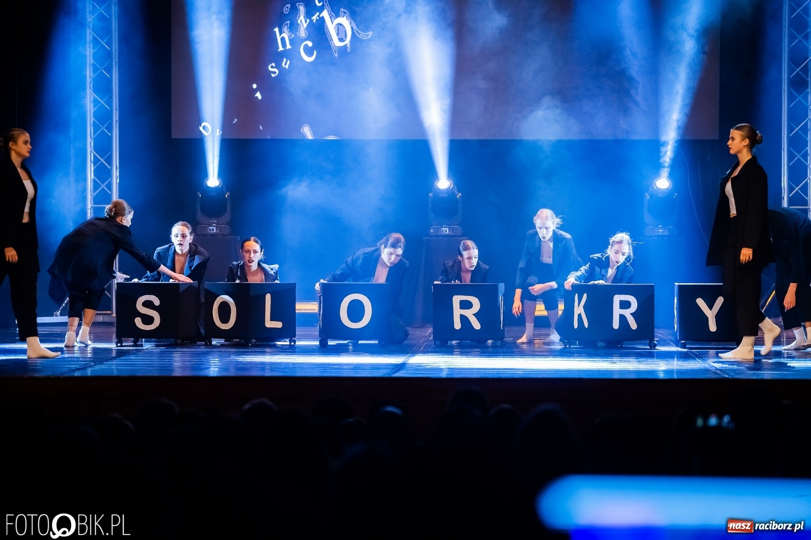 Zdjęcie w galerii na portalu naszraciborz.pl: Jubileuszowa gala zespołu tanecznego Skaza w Raciborskim Centrum Kultury wiadomości z regionu