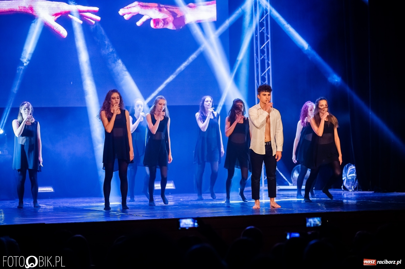 Zdjęcie w galerii na portalu naszraciborz.pl: Jubileuszowa gala zespołu tanecznego Skaza w Raciborskim Centrum Kultury wiadomości z regionu
