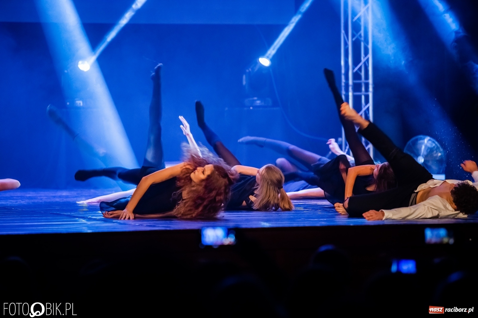 Zdjęcie w galerii na portalu naszraciborz.pl: Jubileuszowa gala zespołu tanecznego Skaza w Raciborskim Centrum Kultury wiadomości z regionu