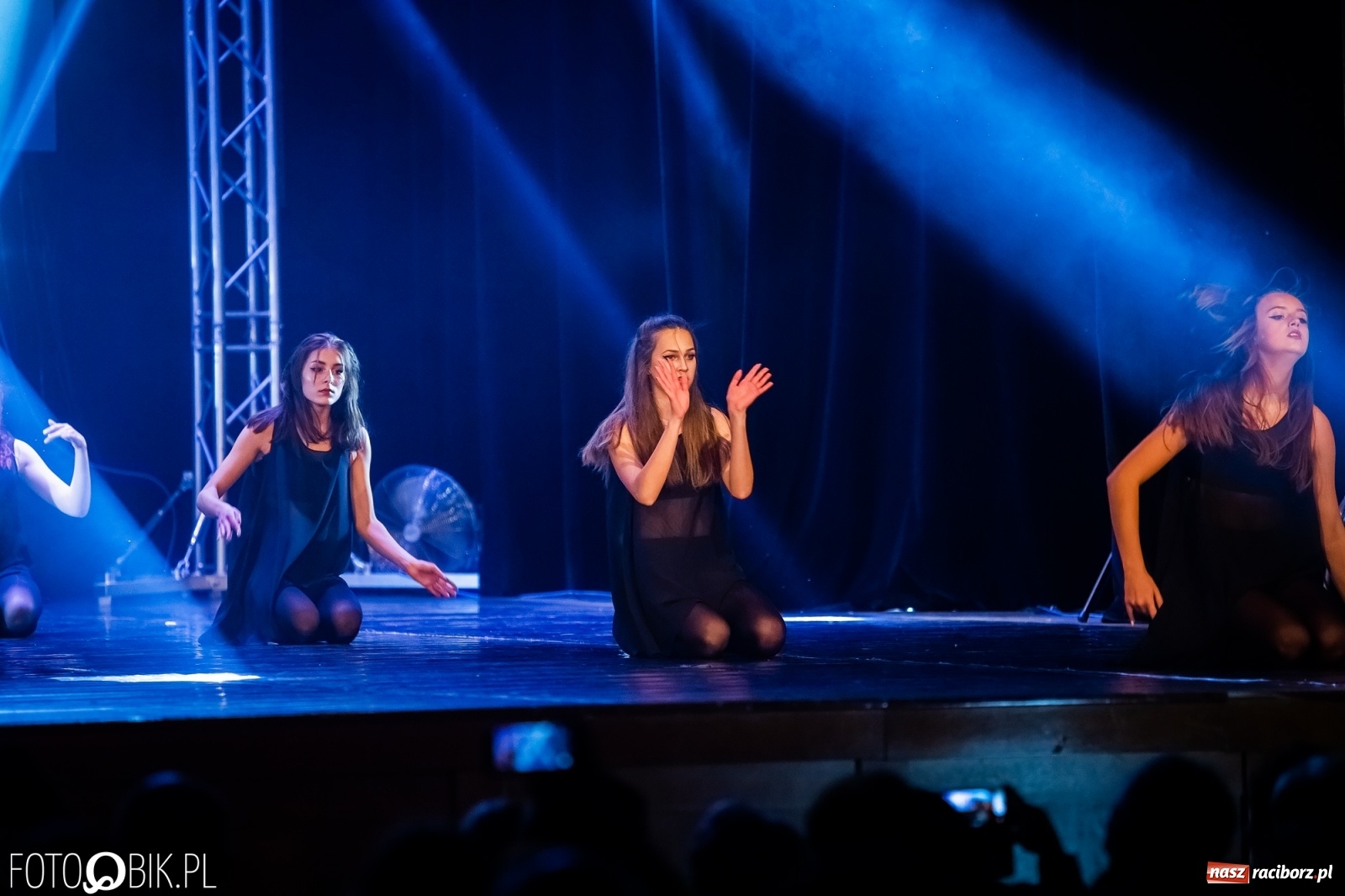 Zdjęcie w galerii na portalu naszraciborz.pl: Jubileuszowa gala zespołu tanecznego Skaza w Raciborskim Centrum Kultury wiadomości z regionu