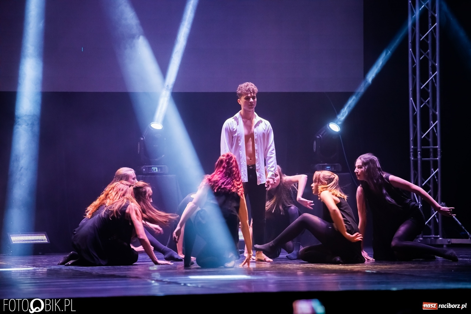 Zdjęcie w galerii na portalu naszraciborz.pl: Jubileuszowa gala zespołu tanecznego Skaza w Raciborskim Centrum Kultury wiadomości z regionu