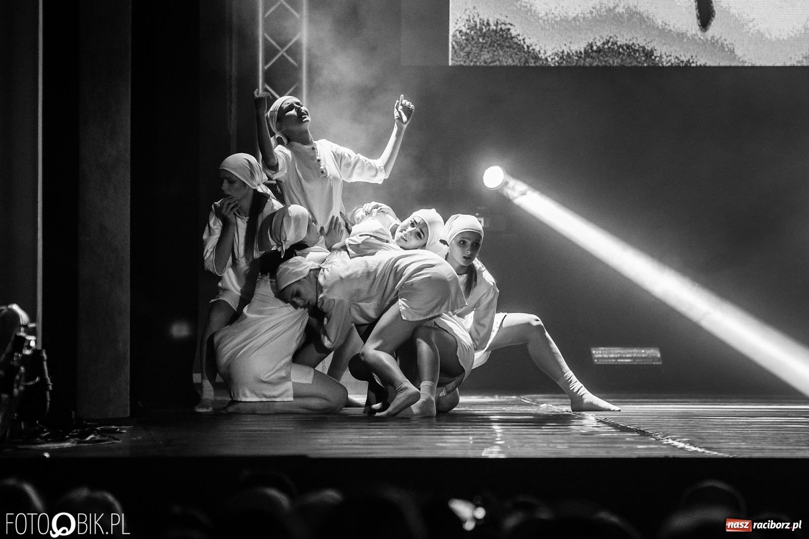 Zdjęcie w galerii na portalu naszraciborz.pl: Jubileuszowa gala zespołu tanecznego Skaza w Raciborskim Centrum Kultury wiadomości z regionu