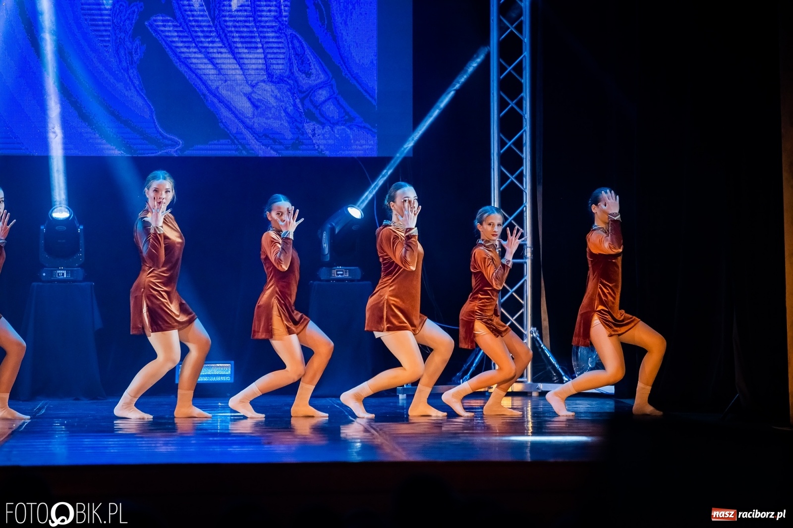 Zdjęcie w galerii na portalu naszraciborz.pl: Jubileuszowa gala zespołu tanecznego Skaza w Raciborskim Centrum Kultury wiadomości z regionu