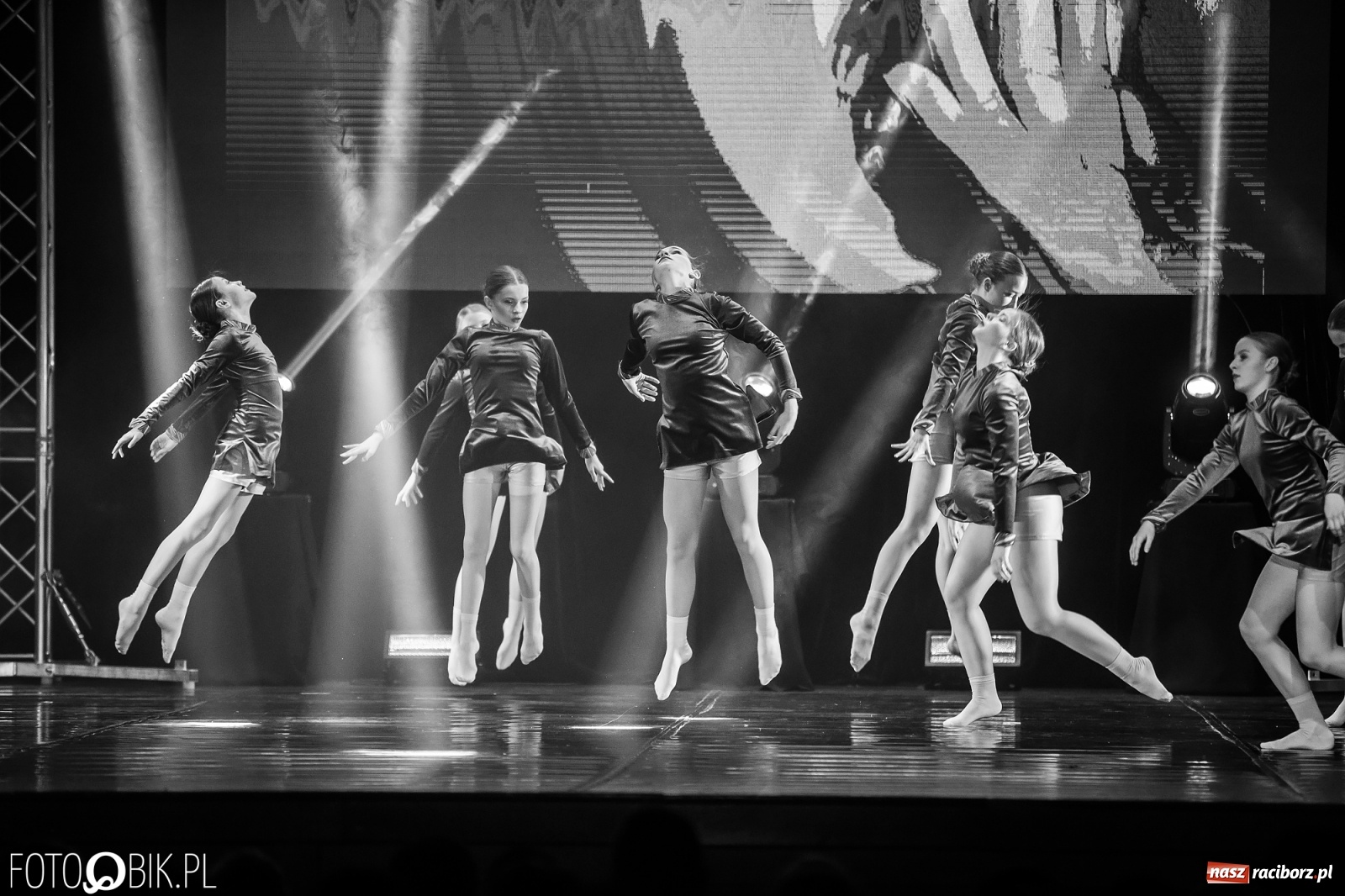 Zdjęcie w galerii na portalu naszraciborz.pl: Jubileuszowa gala zespołu tanecznego Skaza w Raciborskim Centrum Kultury wiadomości z regionu