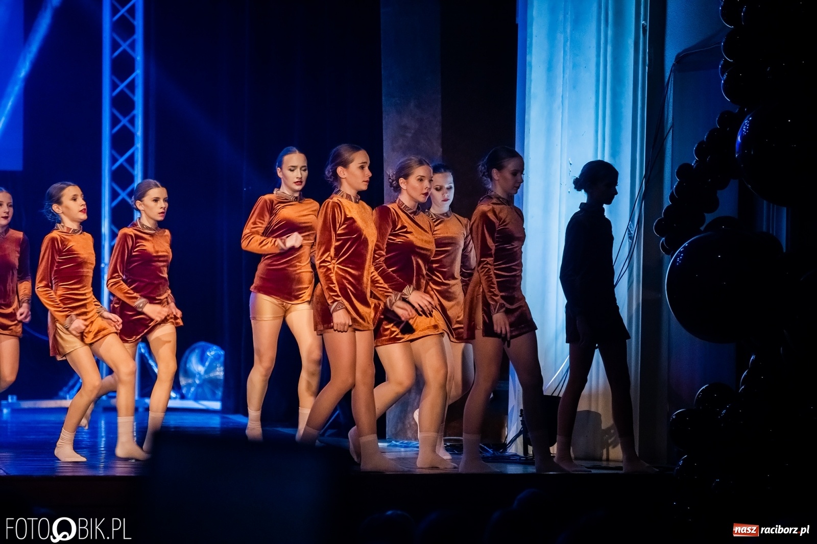 Zdjęcie w galerii na portalu naszraciborz.pl: Jubileuszowa gala zespołu tanecznego Skaza w Raciborskim Centrum Kultury wiadomości z regionu