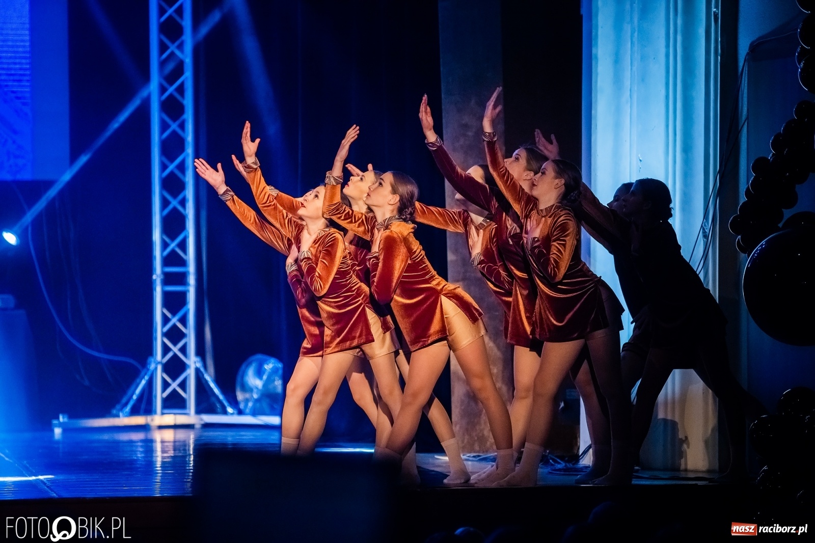 Zdjęcie w galerii na portalu naszraciborz.pl: Jubileuszowa gala zespołu tanecznego Skaza w Raciborskim Centrum Kultury wiadomości z regionu