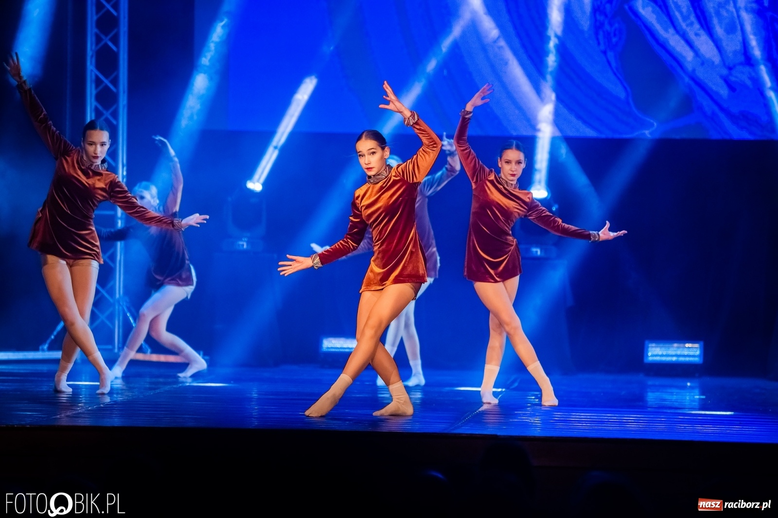 Zdjęcie w galerii na portalu naszraciborz.pl: Jubileuszowa gala zespołu tanecznego Skaza w Raciborskim Centrum Kultury wiadomości z regionu