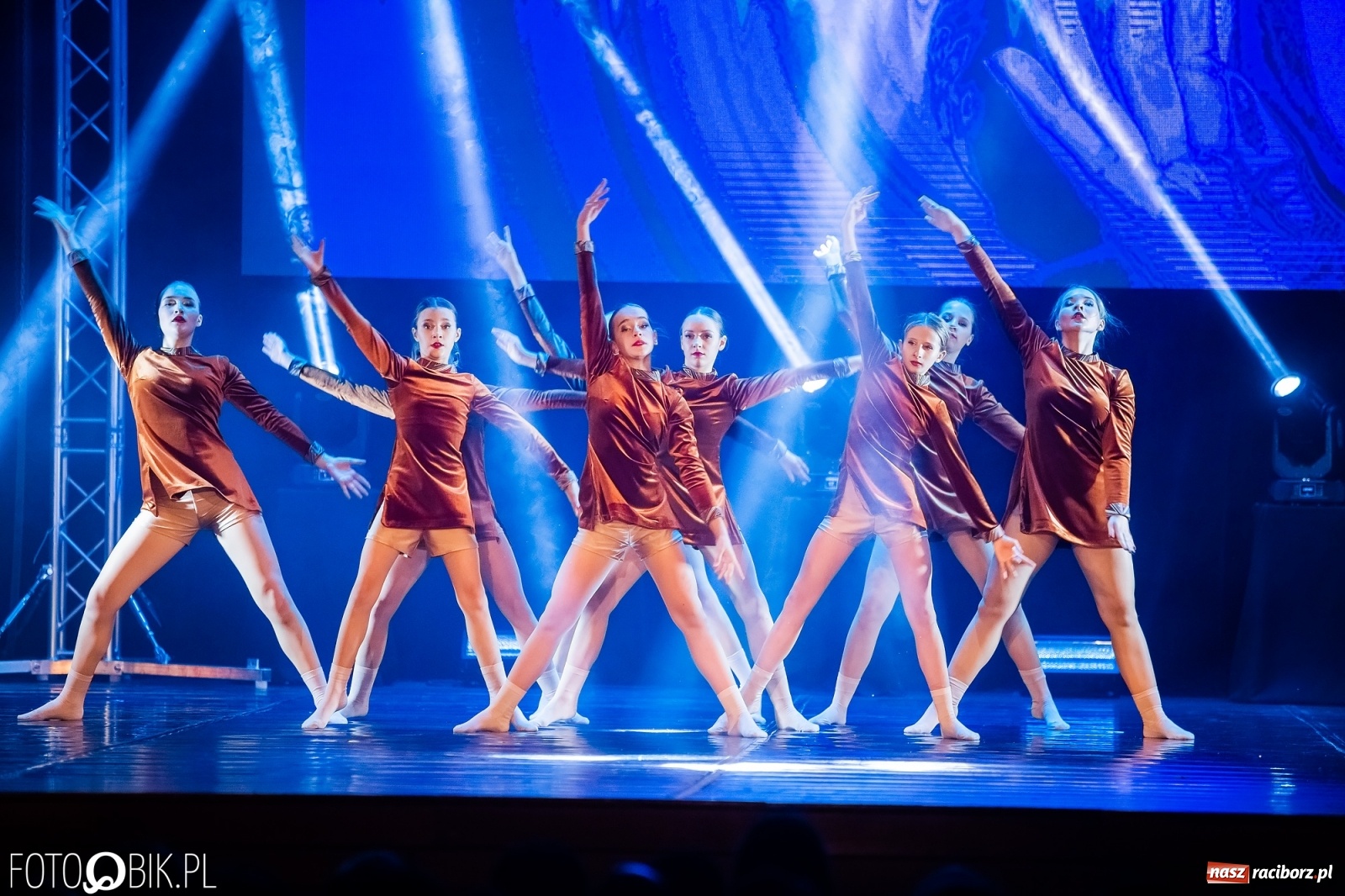 Zdjęcie w galerii na portalu naszraciborz.pl: Jubileuszowa gala zespołu tanecznego Skaza w Raciborskim Centrum Kultury wiadomości z regionu