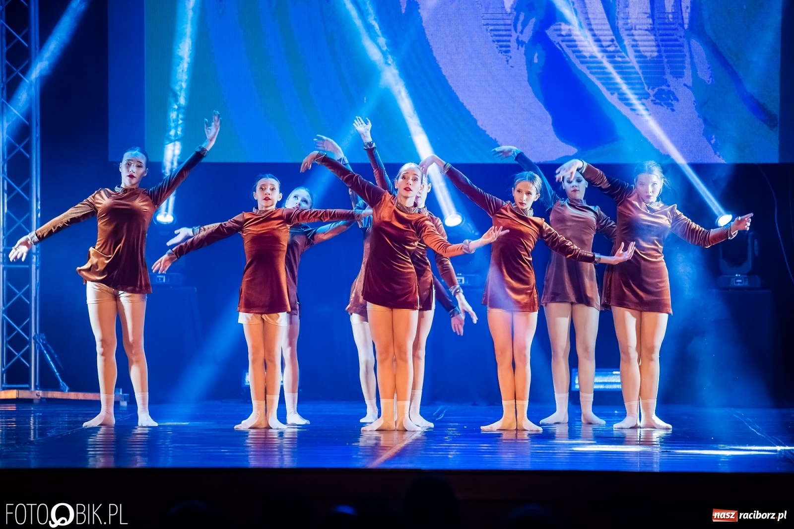 Zdjęcie w galerii na portalu naszraciborz.pl: Jubileuszowa gala zespołu tanecznego Skaza w Raciborskim Centrum Kultury wiadomości z regionu