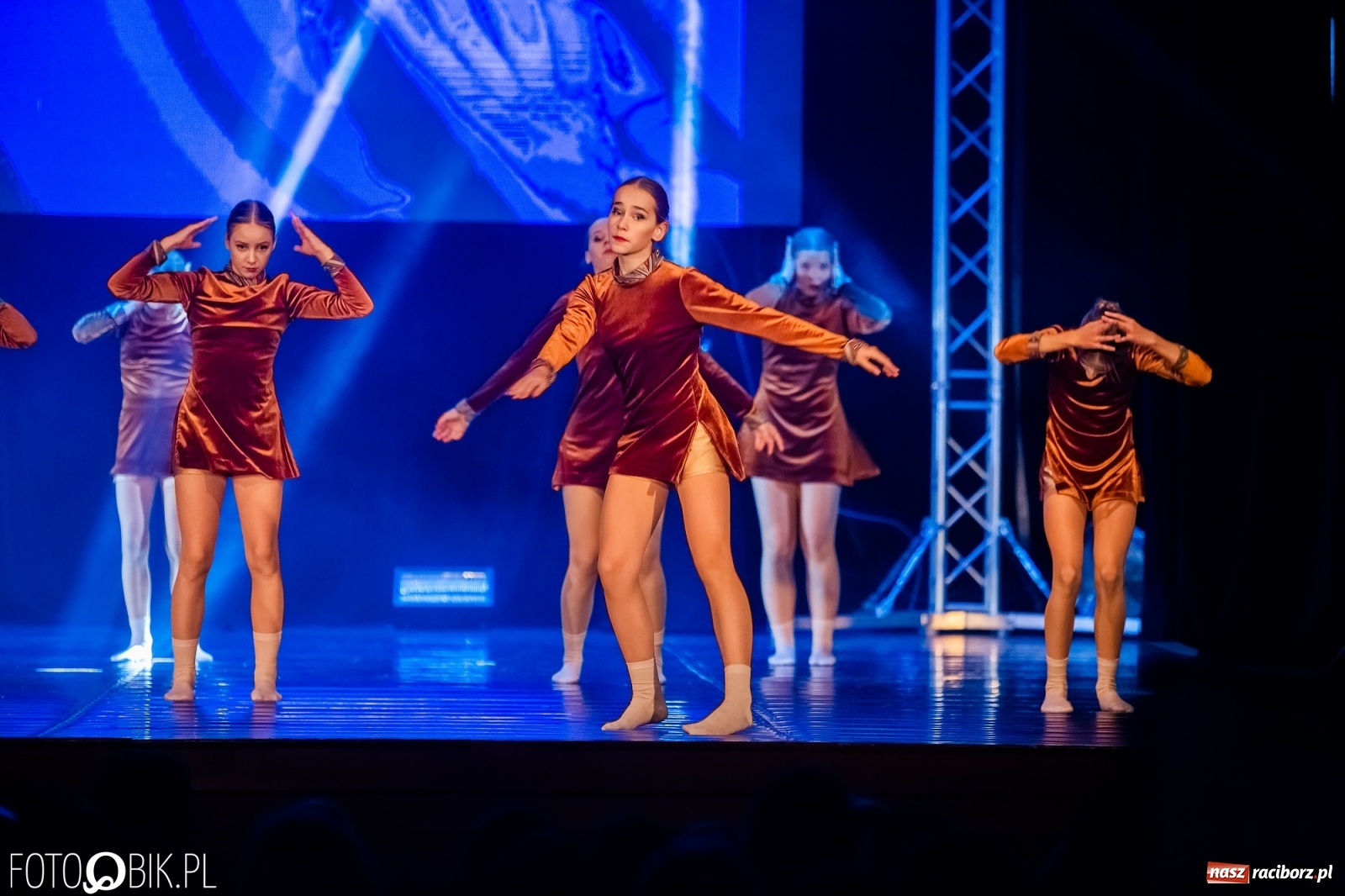 Zdjęcie w galerii na portalu naszraciborz.pl: Jubileuszowa gala zespołu tanecznego Skaza w Raciborskim Centrum Kultury wiadomości z regionu