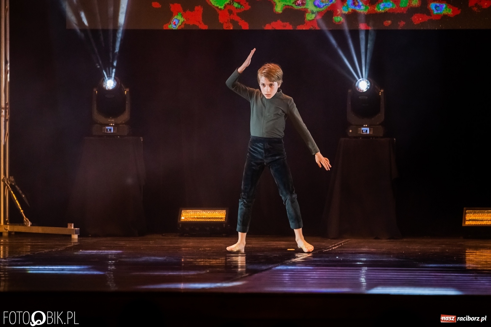 Zdjęcie w galerii na portalu naszraciborz.pl: Jubileuszowa gala zespołu tanecznego Skaza w Raciborskim Centrum Kultury wiadomości z regionu