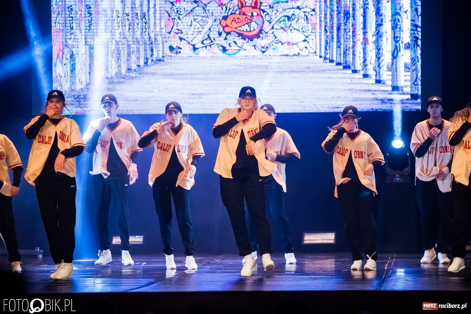 Zdjęcie w galerii na portalu naszraciborz.pl: Jubileuszowa gala zespołu tanecznego Skaza w Raciborskim Centrum Kultury wiadomości z regionu