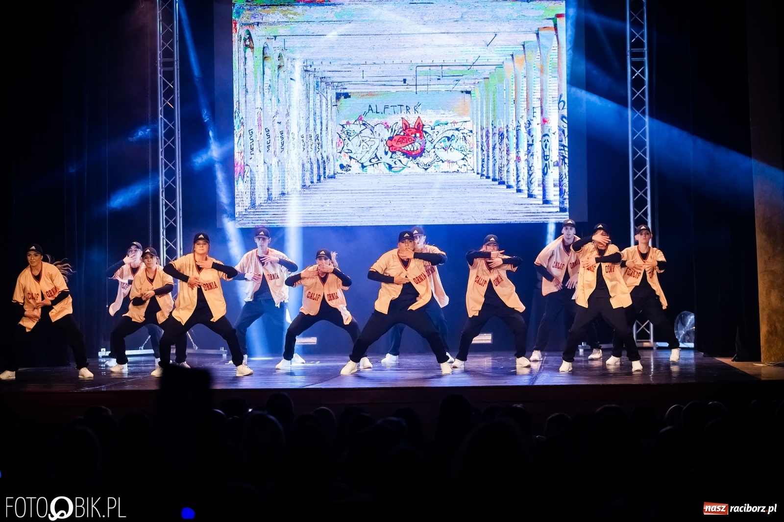 Zdjęcie w galerii na portalu naszraciborz.pl: Jubileuszowa gala zespołu tanecznego Skaza w Raciborskim Centrum Kultury wiadomości z regionu