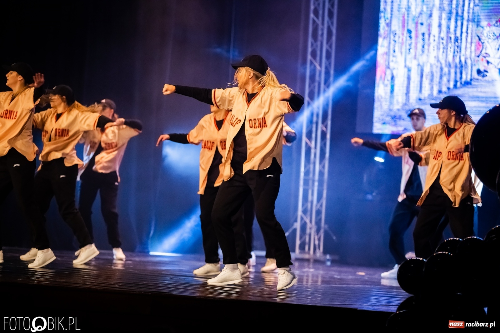 Zdjęcie w galerii na portalu naszraciborz.pl: Jubileuszowa gala zespołu tanecznego Skaza w Raciborskim Centrum Kultury wiadomości z regionu