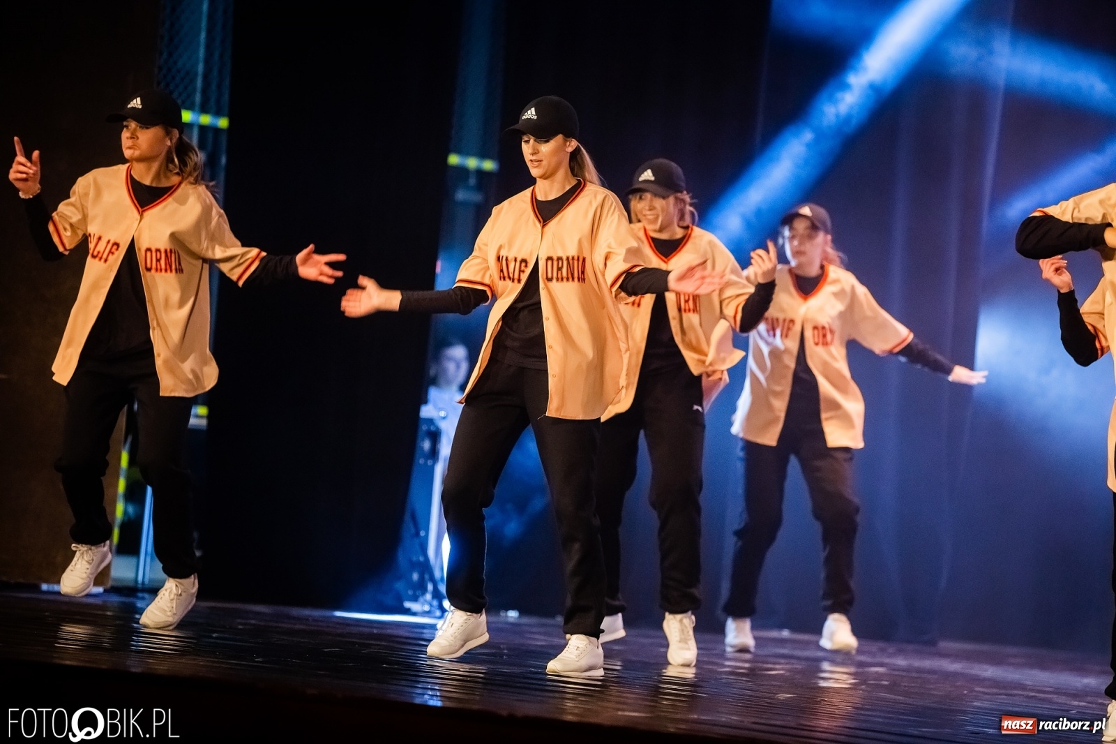 Zdjęcie w galerii na portalu naszraciborz.pl: Jubileuszowa gala zespołu tanecznego Skaza w Raciborskim Centrum Kultury wiadomości z regionu