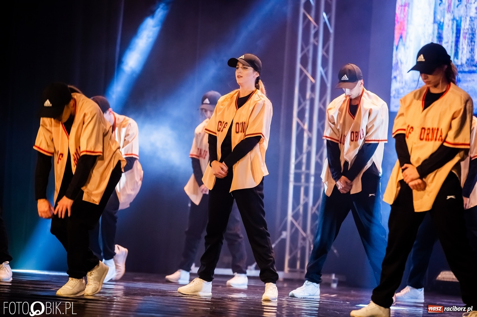 Zdjęcie w galerii na portalu naszraciborz.pl: Jubileuszowa gala zespołu tanecznego Skaza w Raciborskim Centrum Kultury wiadomości z regionu