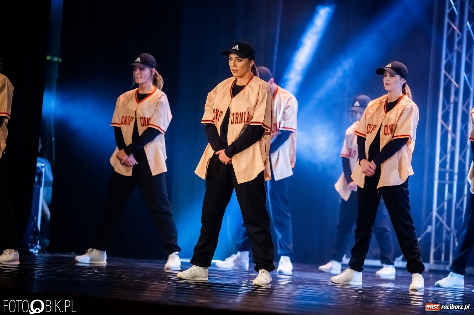 Zdjęcie w galerii na portalu naszraciborz.pl: Jubileuszowa gala zespołu tanecznego Skaza w Raciborskim Centrum Kultury wiadomości z regionu