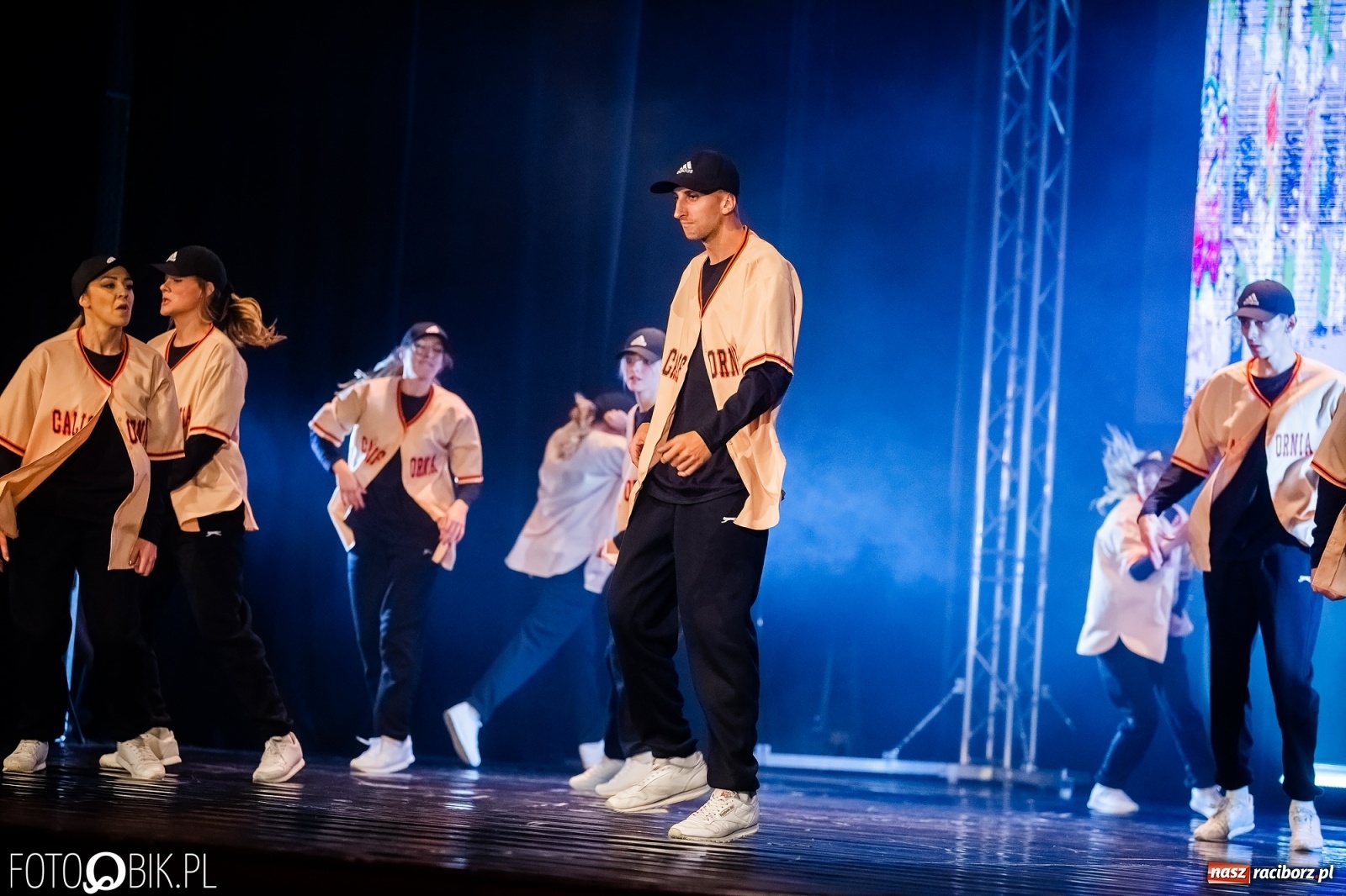 Zdjęcie w galerii na portalu naszraciborz.pl: Jubileuszowa gala zespołu tanecznego Skaza w Raciborskim Centrum Kultury wiadomości z regionu