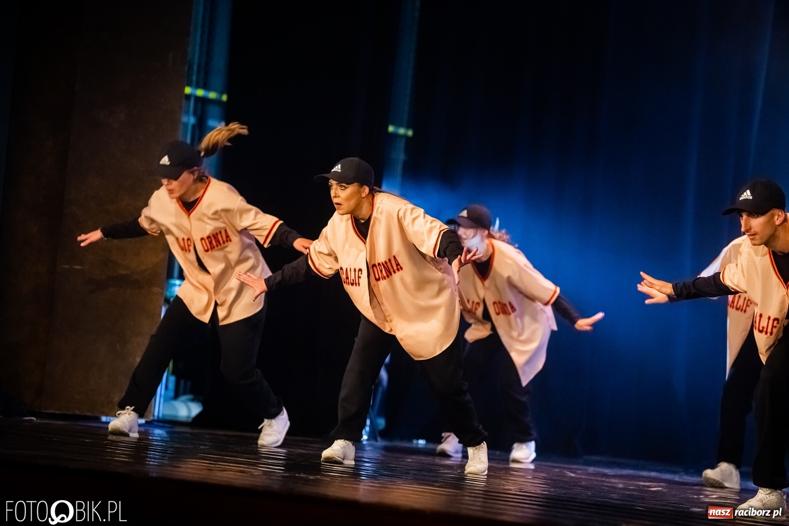 Zdjęcie w galerii na portalu naszraciborz.pl: Jubileuszowa gala zespołu tanecznego Skaza w Raciborskim Centrum Kultury wiadomości z regionu