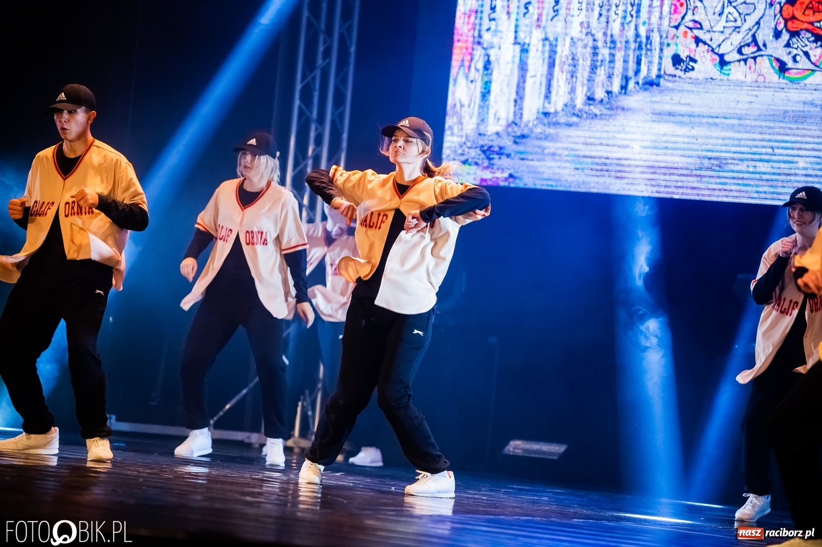 Zdjęcie w galerii na portalu naszraciborz.pl: Jubileuszowa gala zespołu tanecznego Skaza w Raciborskim Centrum Kultury wiadomości z regionu