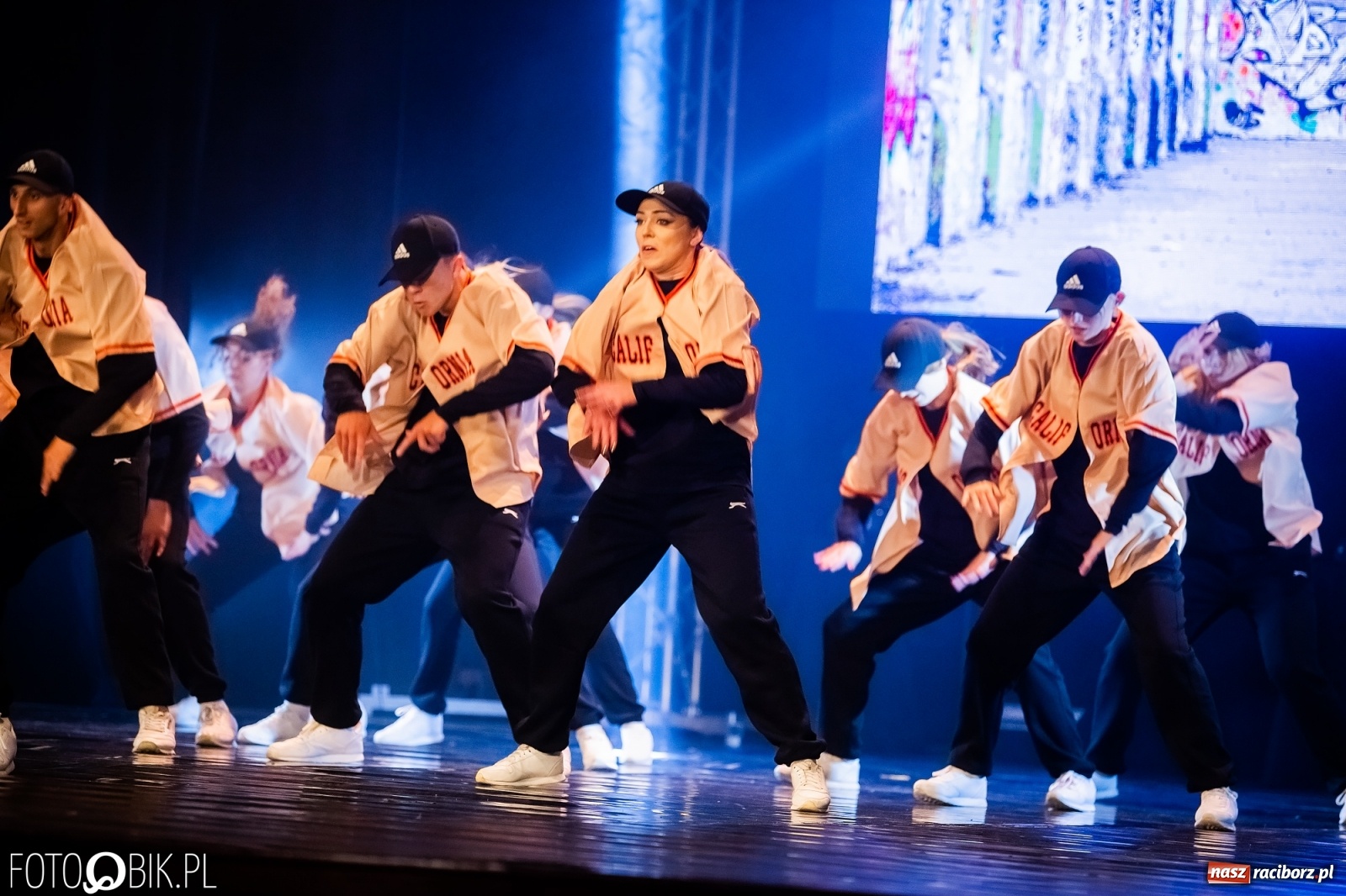 Zdjęcie w galerii na portalu naszraciborz.pl: Jubileuszowa gala zespołu tanecznego Skaza w Raciborskim Centrum Kultury wiadomości z regionu