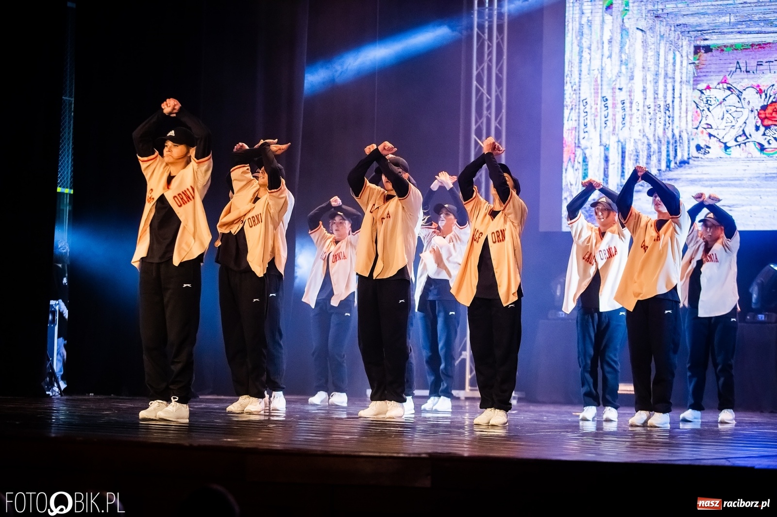 Zdjęcie w galerii na portalu naszraciborz.pl: Jubileuszowa gala zespołu tanecznego Skaza w Raciborskim Centrum Kultury wiadomości z regionu