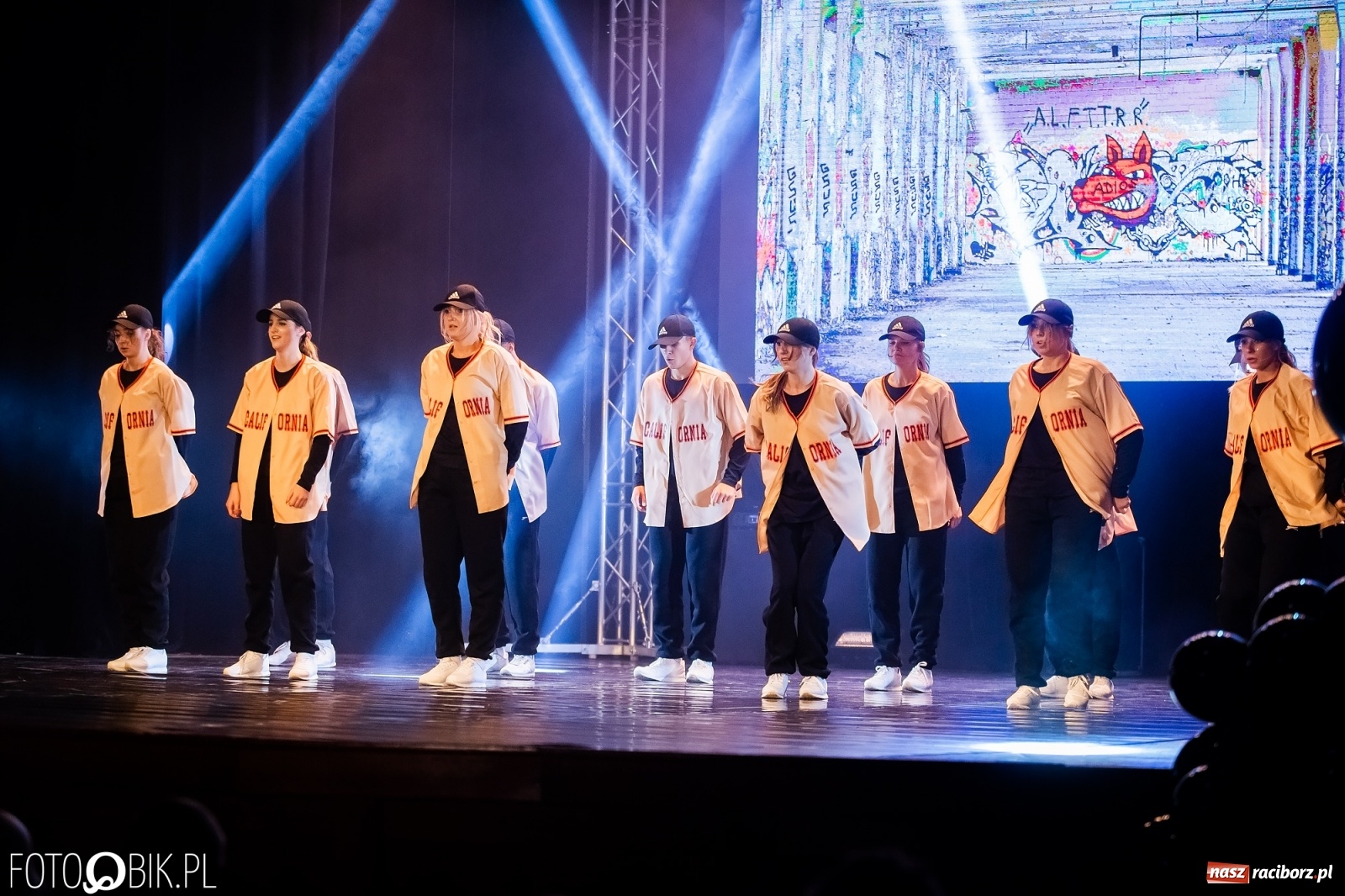 Zdjęcie w galerii na portalu naszraciborz.pl: Jubileuszowa gala zespołu tanecznego Skaza w Raciborskim Centrum Kultury wiadomości z regionu