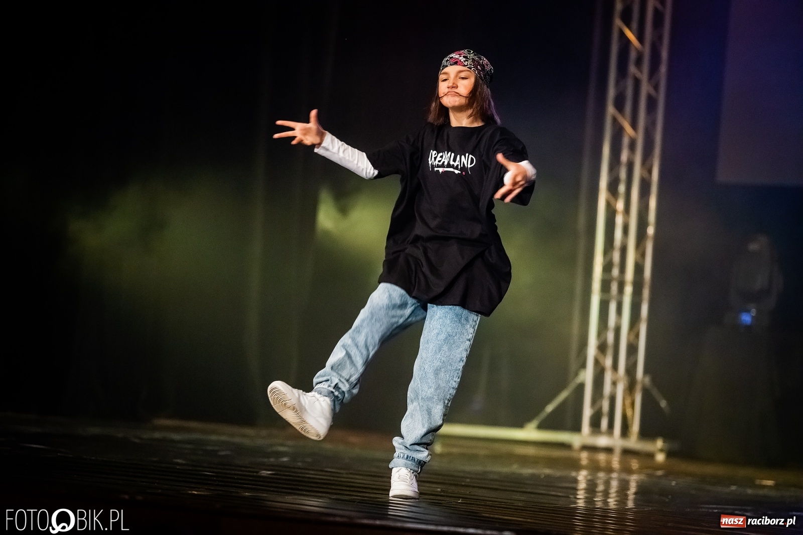 Zdjęcie w galerii na portalu naszraciborz.pl: Jubileuszowa gala zespołu tanecznego Skaza w Raciborskim Centrum Kultury wiadomości z regionu