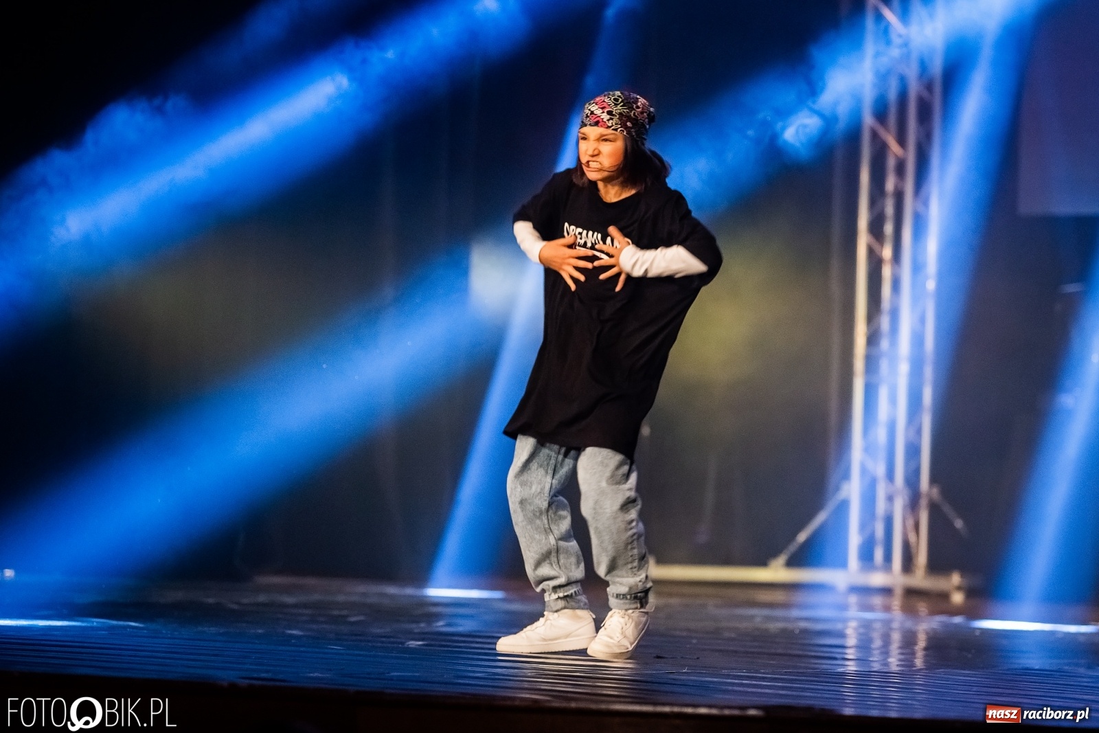 Zdjęcie w galerii na portalu naszraciborz.pl: Jubileuszowa gala zespołu tanecznego Skaza w Raciborskim Centrum Kultury wiadomości z regionu