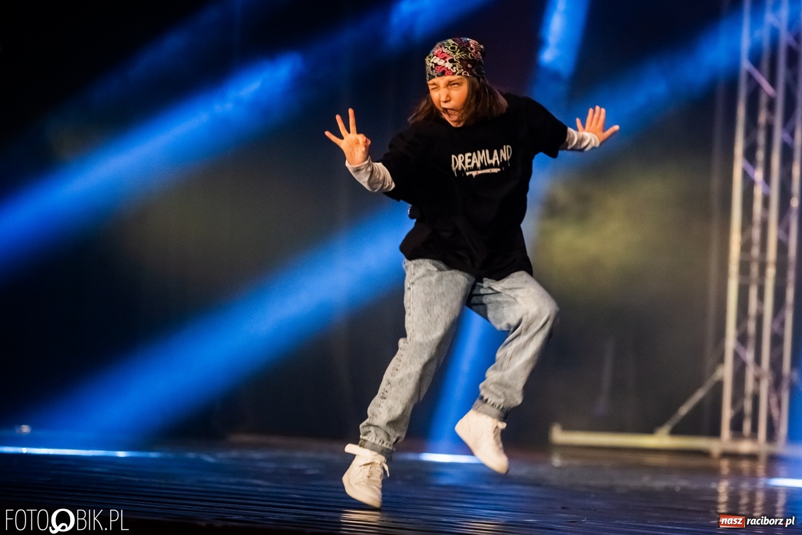 Zdjęcie w galerii na portalu naszraciborz.pl: Jubileuszowa gala zespołu tanecznego Skaza w Raciborskim Centrum Kultury wiadomości z regionu