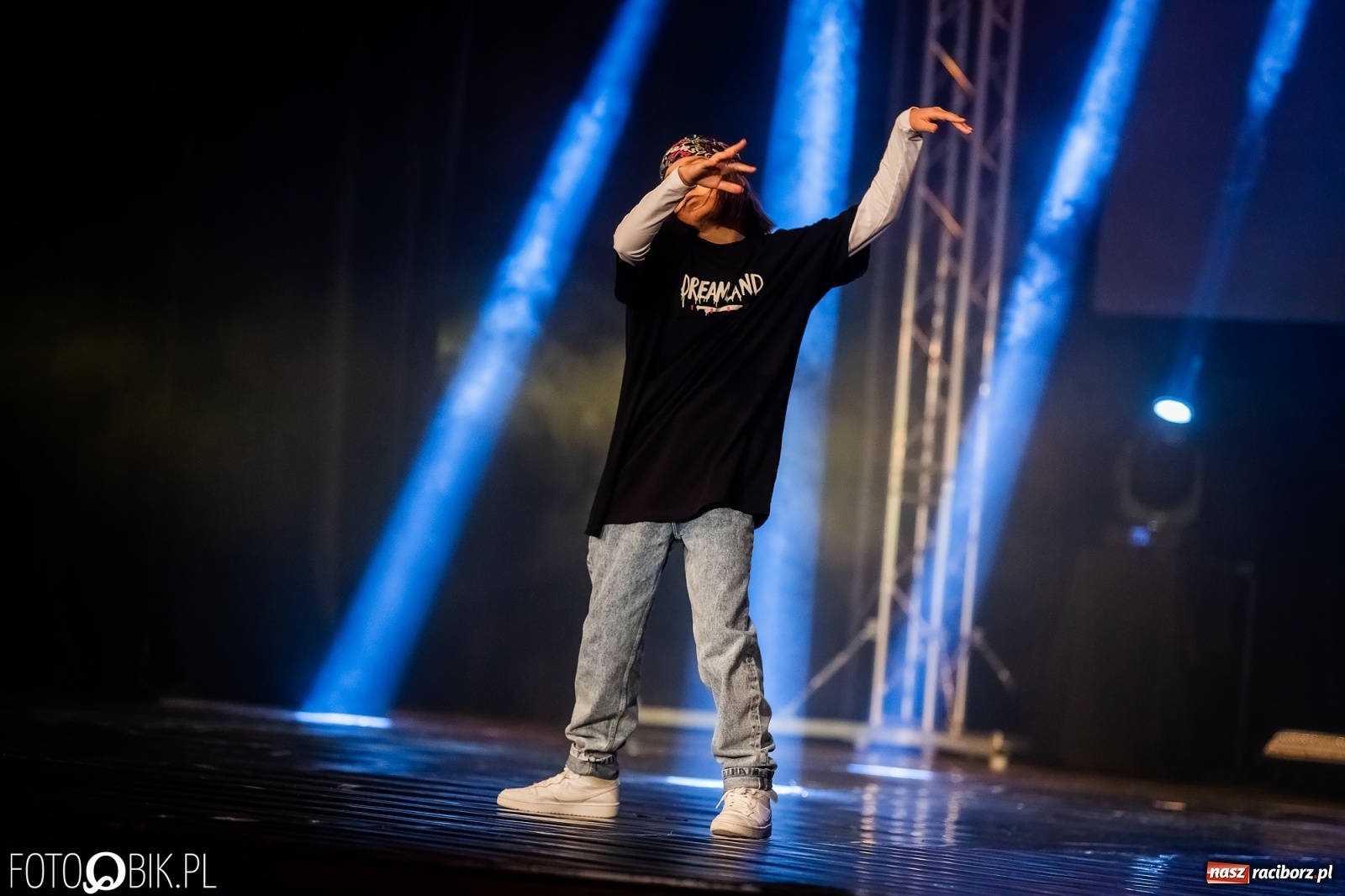 Zdjęcie w galerii na portalu naszraciborz.pl: Jubileuszowa gala zespołu tanecznego Skaza w Raciborskim Centrum Kultury wiadomości z regionu