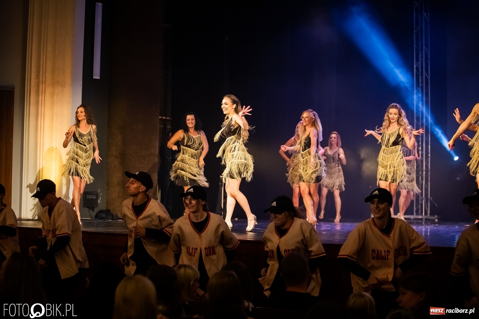 Zdjęcie w galerii na portalu naszraciborz.pl: Jubileuszowa gala zespołu tanecznego Skaza w Raciborskim Centrum Kultury wiadomości z regionu