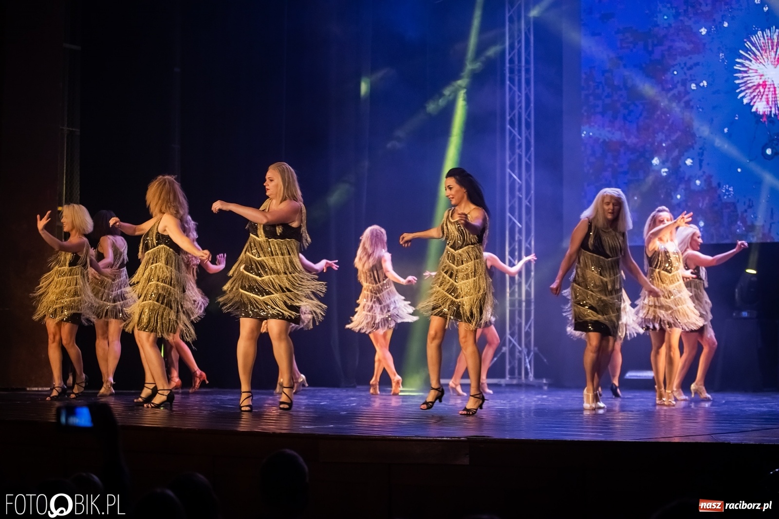 Zdjęcie w galerii na portalu naszraciborz.pl: Jubileuszowa gala zespołu tanecznego Skaza w Raciborskim Centrum Kultury wiadomości z regionu