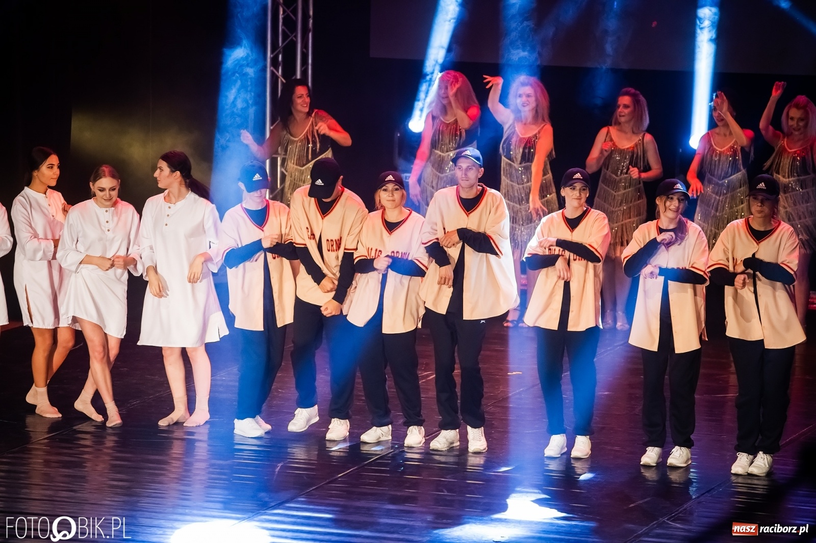 Zdjęcie w galerii na portalu naszraciborz.pl: Jubileuszowa gala zespołu tanecznego Skaza w Raciborskim Centrum Kultury wiadomości z regionu