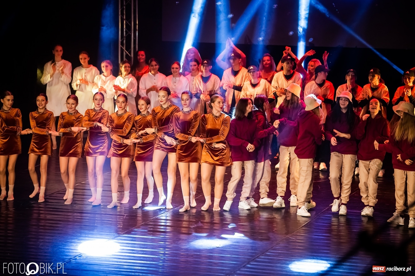 Zdjęcie w galerii na portalu naszraciborz.pl: Jubileuszowa gala zespołu tanecznego Skaza w Raciborskim Centrum Kultury wiadomości z regionu