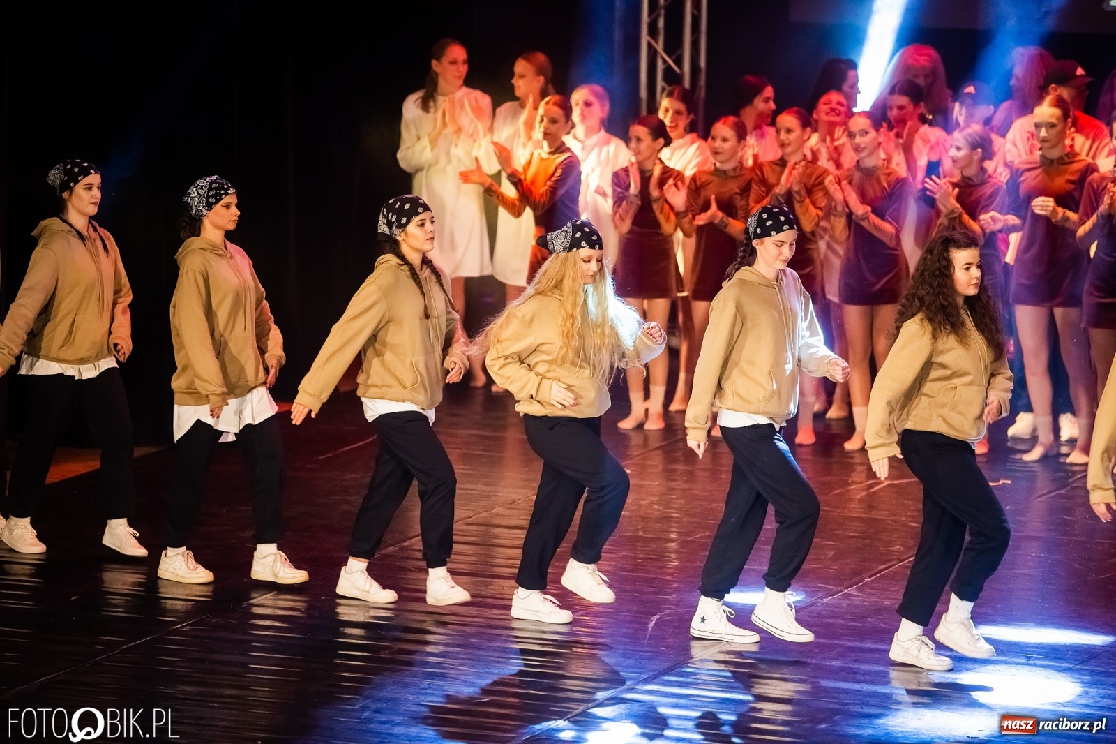 Zdjęcie w galerii na portalu naszraciborz.pl: Jubileuszowa gala zespołu tanecznego Skaza w Raciborskim Centrum Kultury wiadomości z regionu