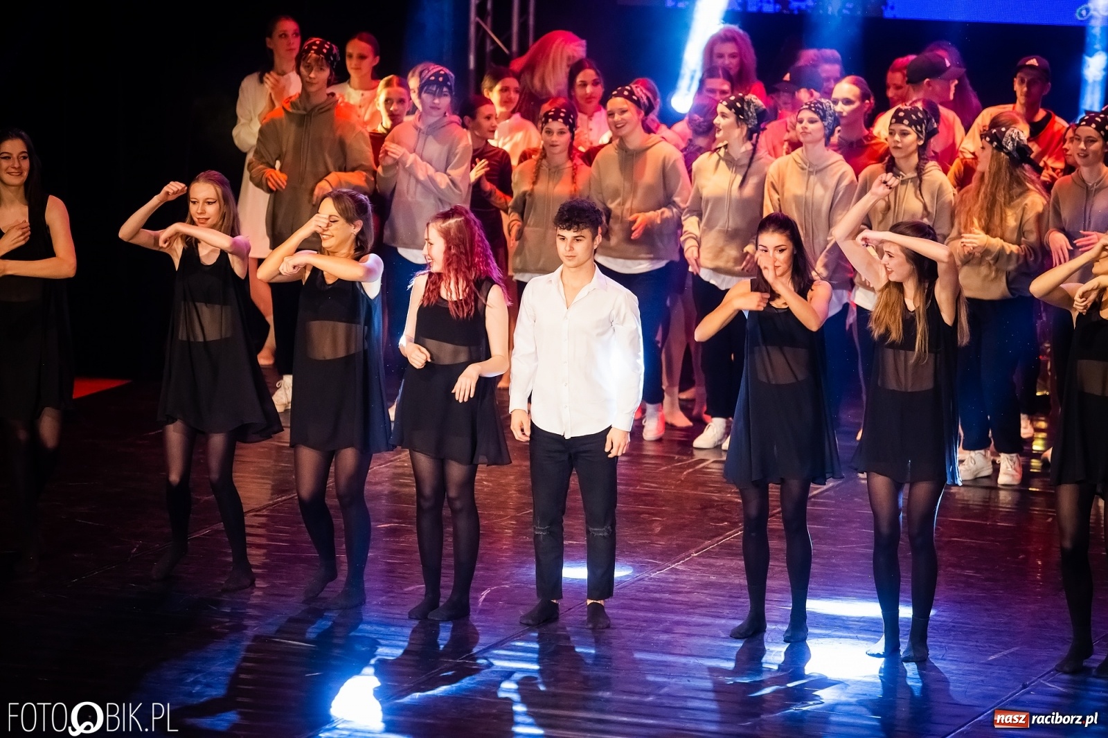 Zdjęcie w galerii na portalu naszraciborz.pl: Jubileuszowa gala zespołu tanecznego Skaza w Raciborskim Centrum Kultury wiadomości z regionu