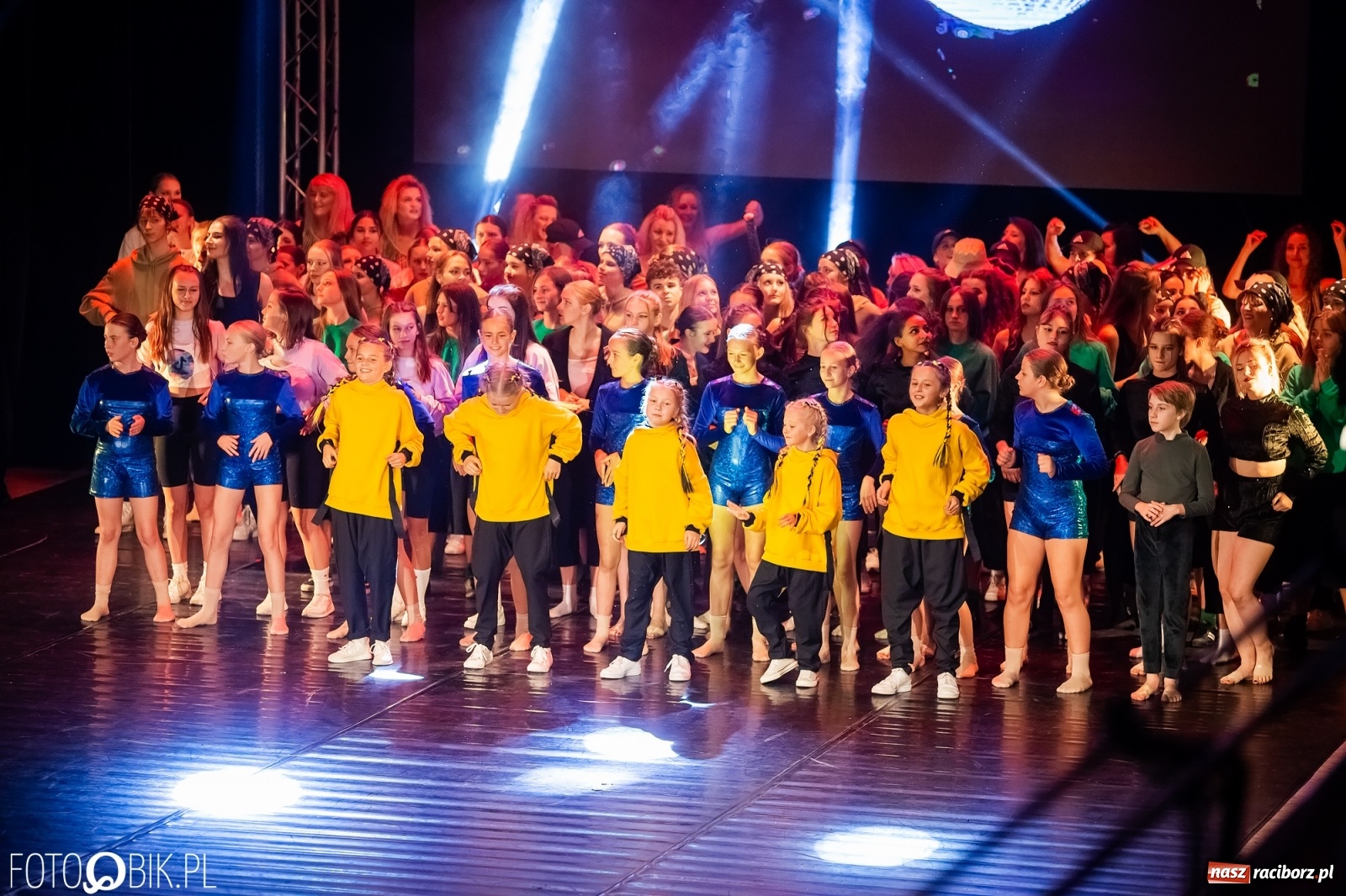 Zdjęcie w galerii na portalu naszraciborz.pl: Jubileuszowa gala zespołu tanecznego Skaza w Raciborskim Centrum Kultury wiadomości z regionu