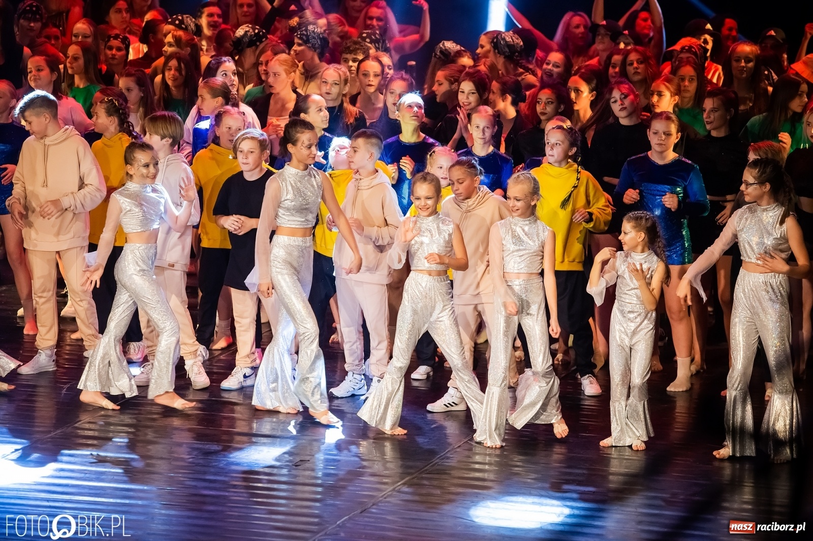 Zdjęcie w galerii na portalu naszraciborz.pl: Jubileuszowa gala zespołu tanecznego Skaza w Raciborskim Centrum Kultury wiadomości z regionu