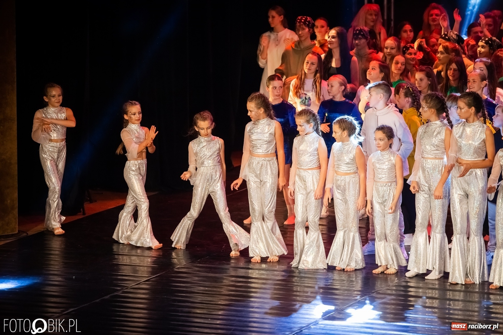 Zdjęcie w galerii na portalu naszraciborz.pl: Jubileuszowa gala zespołu tanecznego Skaza w Raciborskim Centrum Kultury wiadomości z regionu