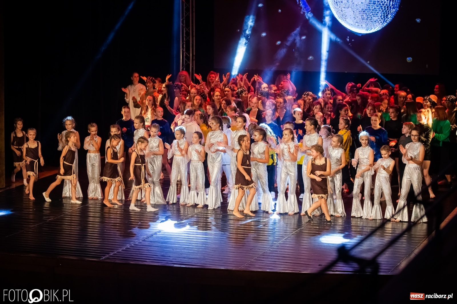 Zdjęcie w galerii na portalu naszraciborz.pl: Jubileuszowa gala zespołu tanecznego Skaza w Raciborskim Centrum Kultury wiadomości z regionu