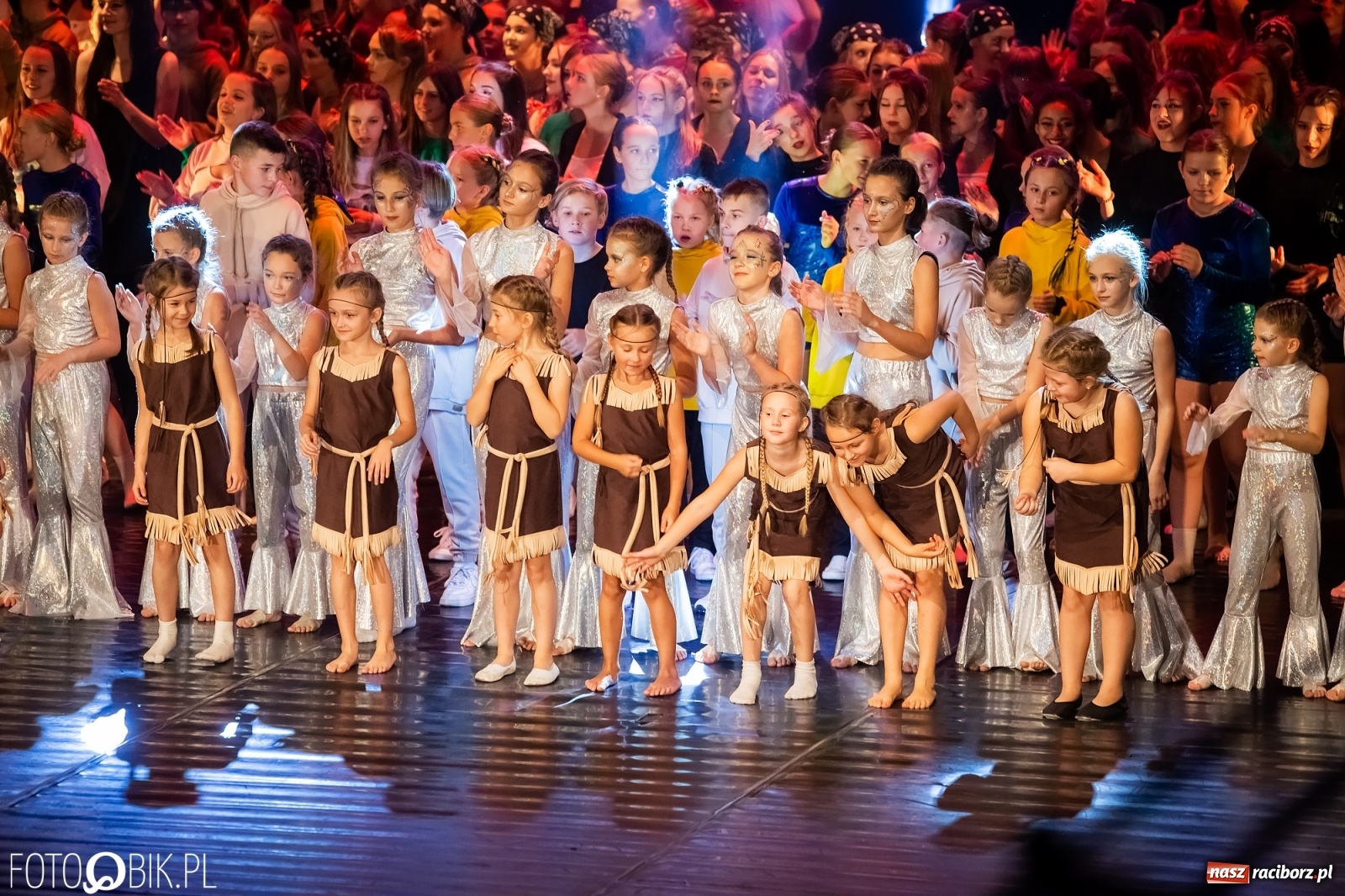 Zdjęcie w galerii na portalu naszraciborz.pl: Jubileuszowa gala zespołu tanecznego Skaza w Raciborskim Centrum Kultury wiadomości z regionu